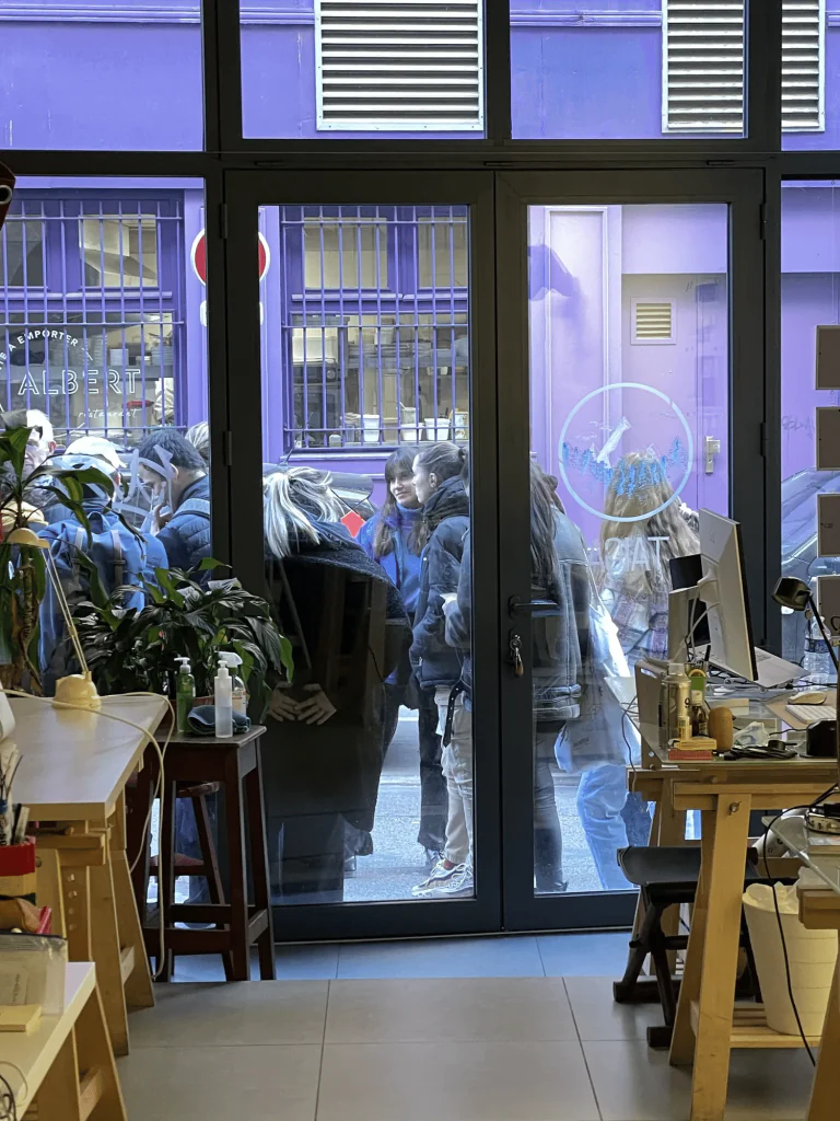 La grande vitrine du coworking sur la rue Bouteille